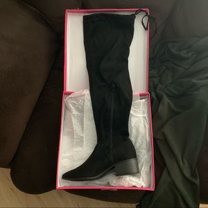 Over the knee the boots with low heel size 7